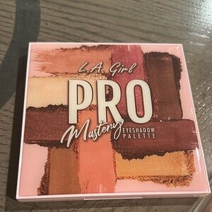 PRO Mastery Eyeshadow Palette - Multi-Color